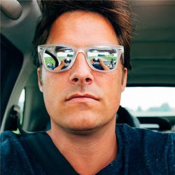 George Smith est un homme.