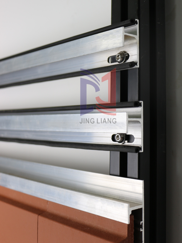 Rail coulissant en aluminium haute résistance et personnalisable pour système de support de façade en terre cuite